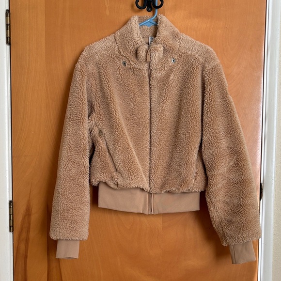ALO Yoga Foxy Sherpa Jacket - Picture 4 of 11